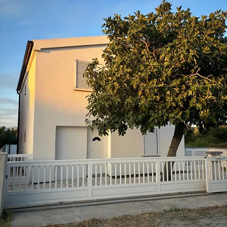 Mate Apartman Nin