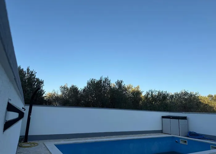 Mate Апартаменты Нин